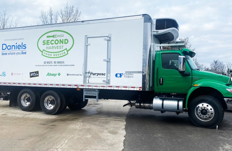 A picture of a food rescue container.