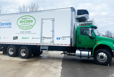 A picture of a food rescue container.