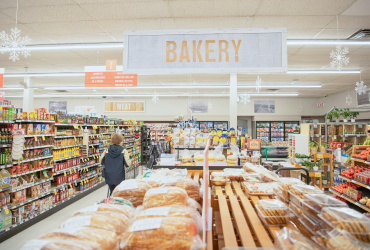 A picture of a inside bakery store.